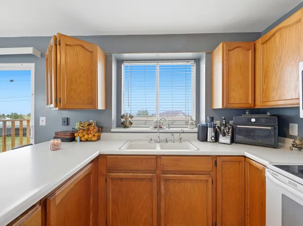 5697 S Esprit Dr, Salt Lake City, UT 84118