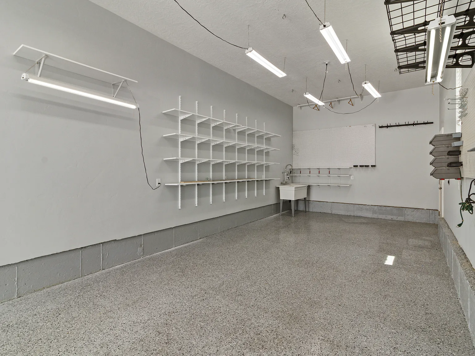 6 bed, 5000 sqft, $7,500 — Photo 3