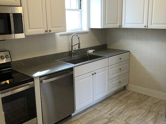 3rd image of 1244 Moorlands Dr Unit A