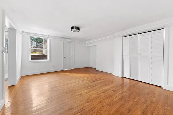 Rented by Compass | media 9