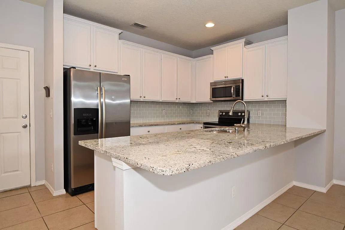 3 bed, 2.5 bath, 1572 sqft, $1,850 — Photo 3