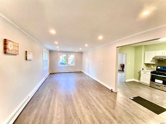3rd image of 18 Walnut St