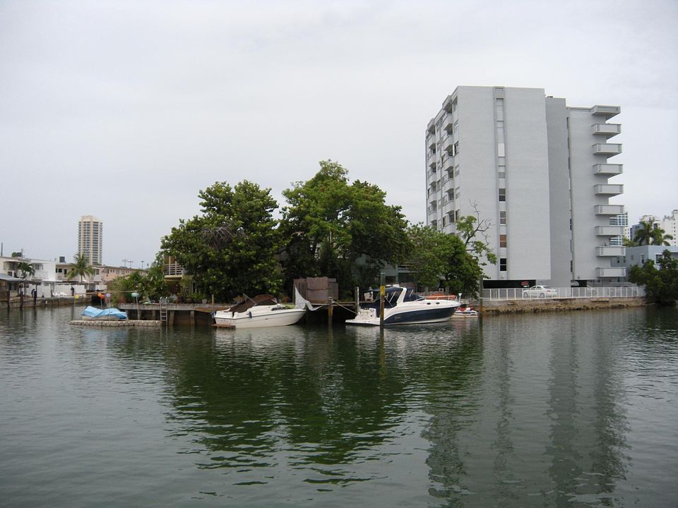 1st image of 7125 Bay Dr APT 403