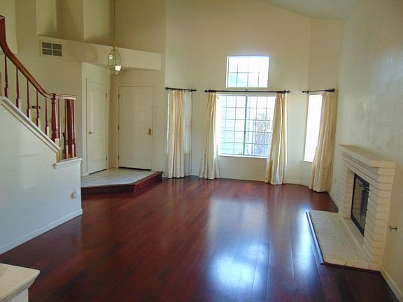 3rd image of 123 Woodstock Ct