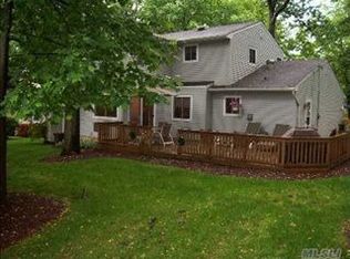 22 King Rd, Kings Park, NY 11754