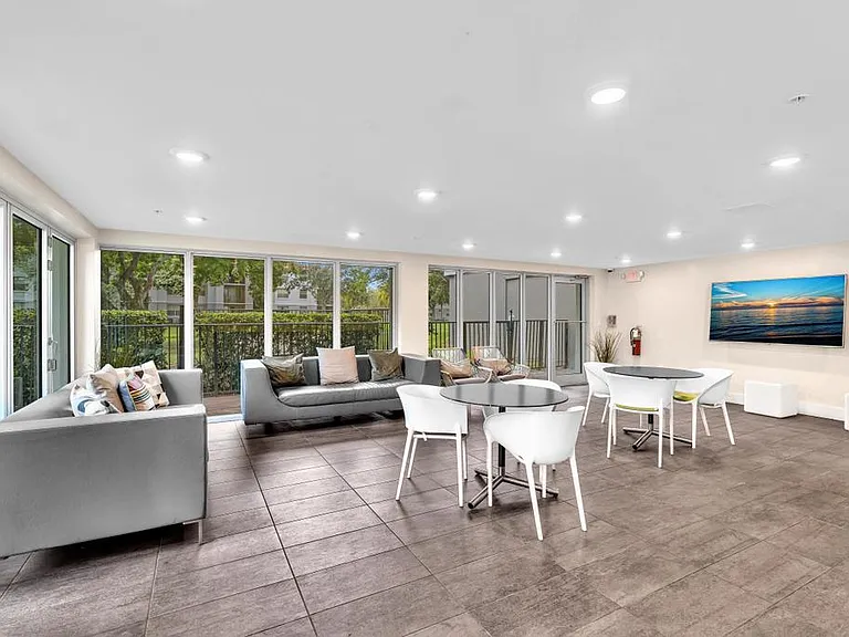 Nottingham Pine Luxury Apartment Homes — Photo 28