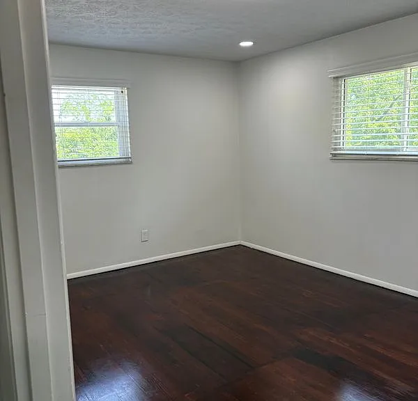 1352 Meredith Dr — Photo 6