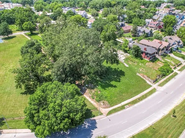 2926 Paseo Blvd, Kansas City, MO 64109