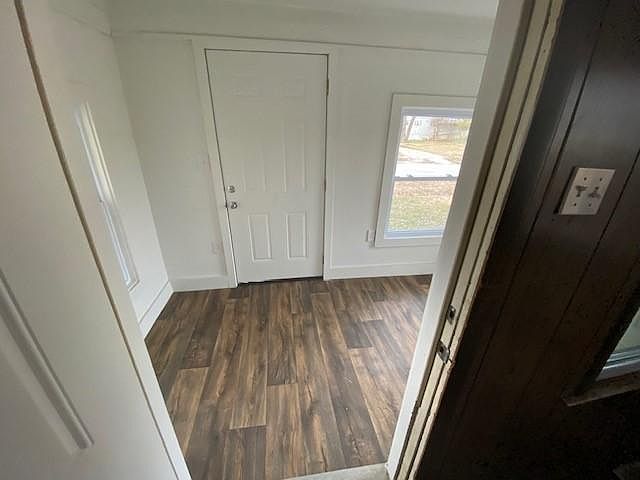 1st image of 903 E Abigail St