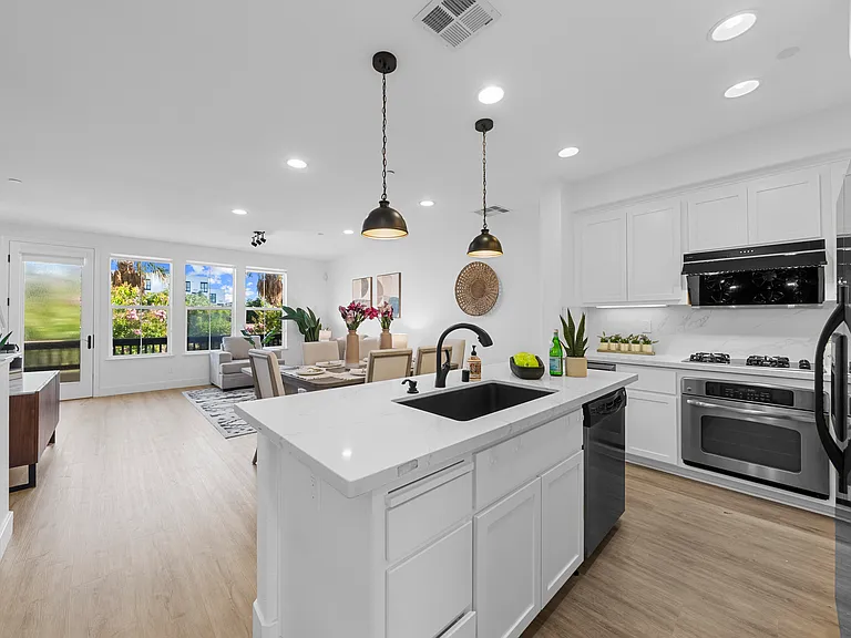 1469 W San Carlos St — Photo 21