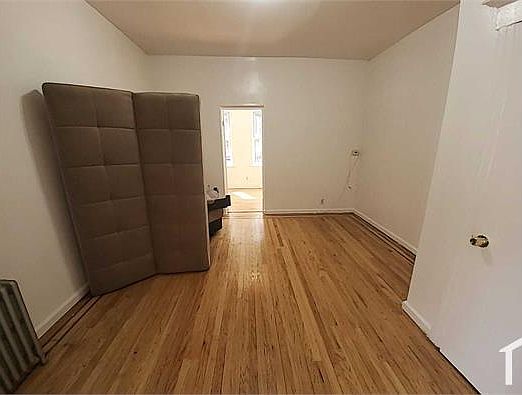 3rd image of 3210 Wallace Ave #1F