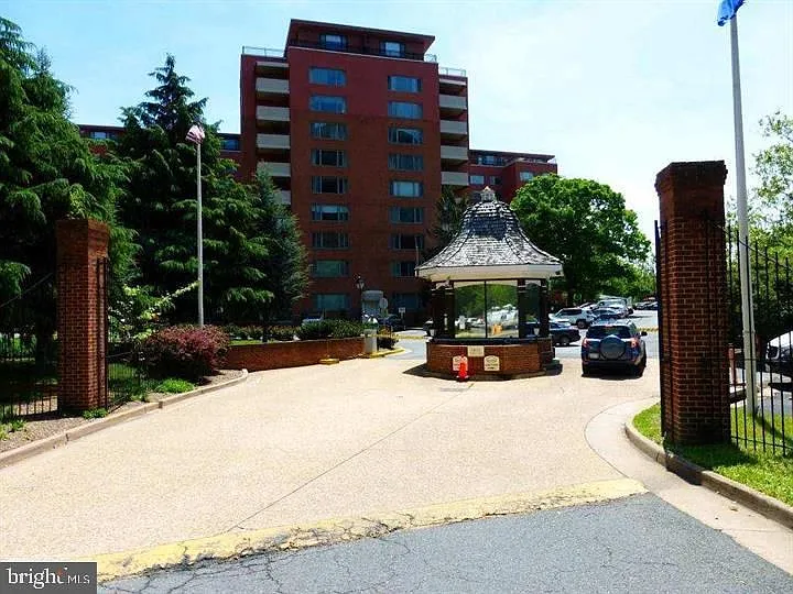 1121 Arlington Blvd #410 — Photo 2