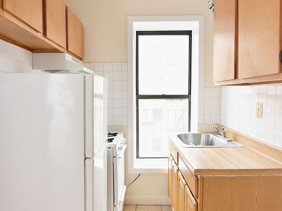 2nd image of 242 Bradhurst Ave APT 44