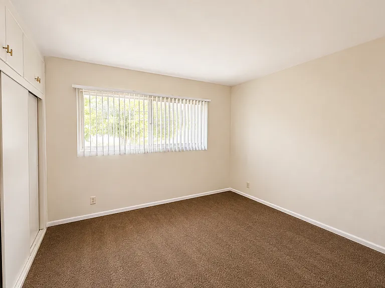 Greenwood Ave - 110 — Photo 4