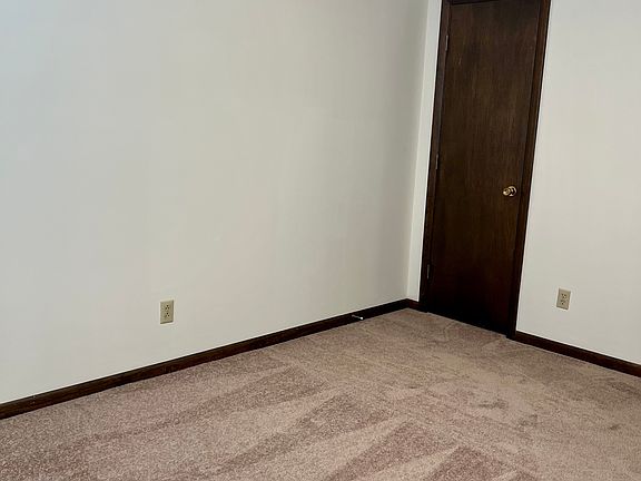 5th image of 402 Hansford St #2