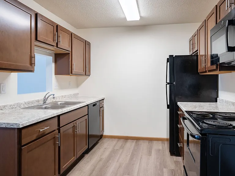 Moorhead, MN Woodstone Apartments | 31A | Kitchen
