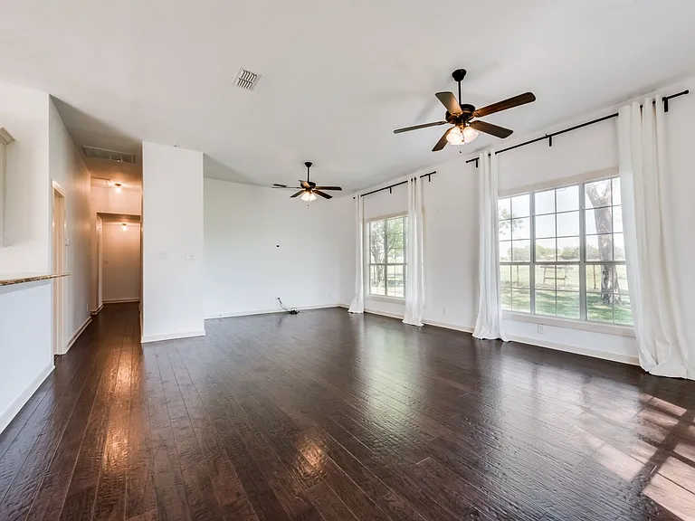 5893 FM 1827 — Photo 5