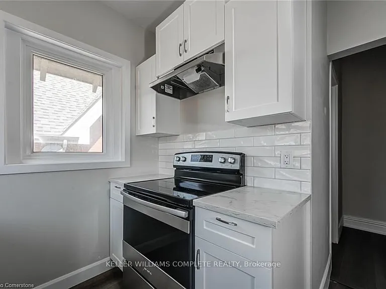 200 Park Ave #UPPER — Photo 25