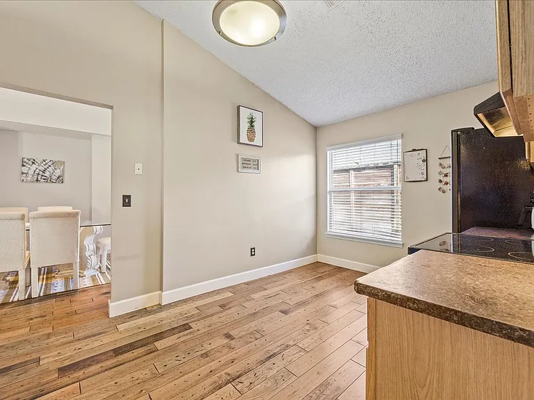 1073 Stocks St — Photo 16
