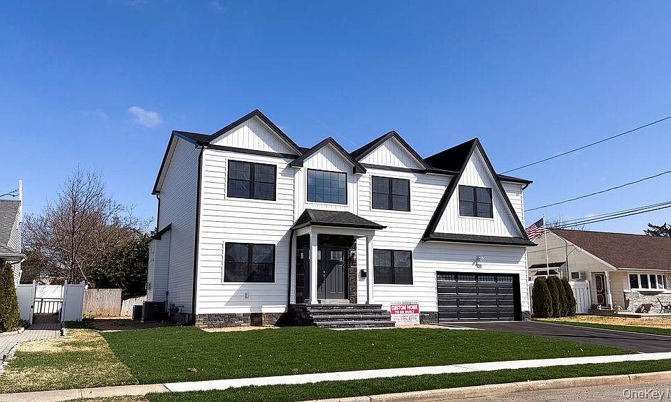 1st image of 3421 Hawthorne Drive N