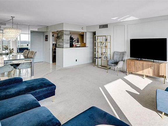 3rd image of 100 Bayview Dr APT 617