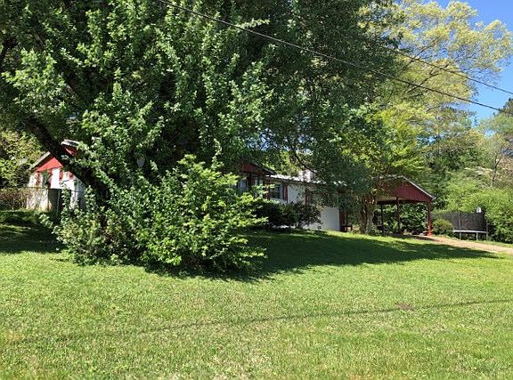 2nd image of 240 Gracie Ave
