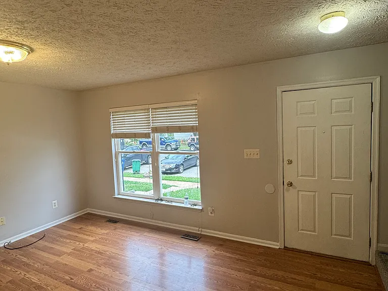 380 Center Deen Ave — Photo 3