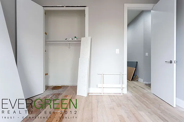 Rented by Evergreen Apartments BK | media 11