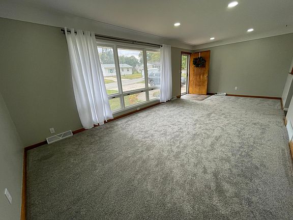 4th image of 1825 Bourland Ave