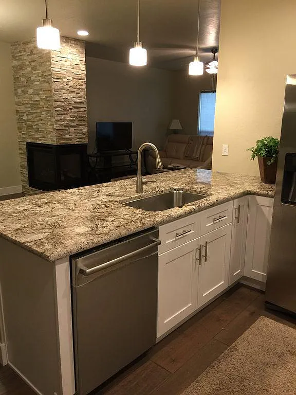 2304 W Hill Terrace Ln — Photo 1
