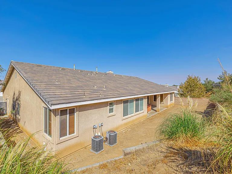 5542 Las Brisas Ter — Photo 41