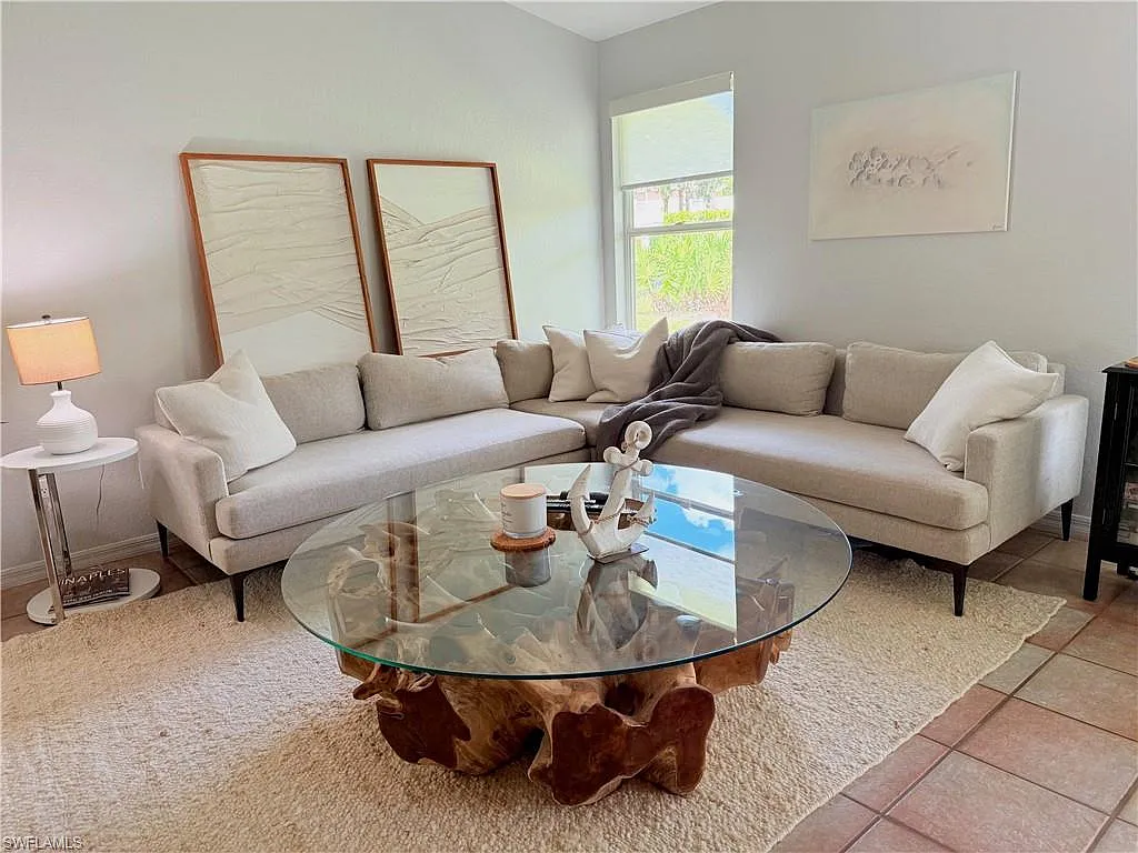 2 bed, 2.0 bath, 1350 sqft, $4,900 — Photo 2