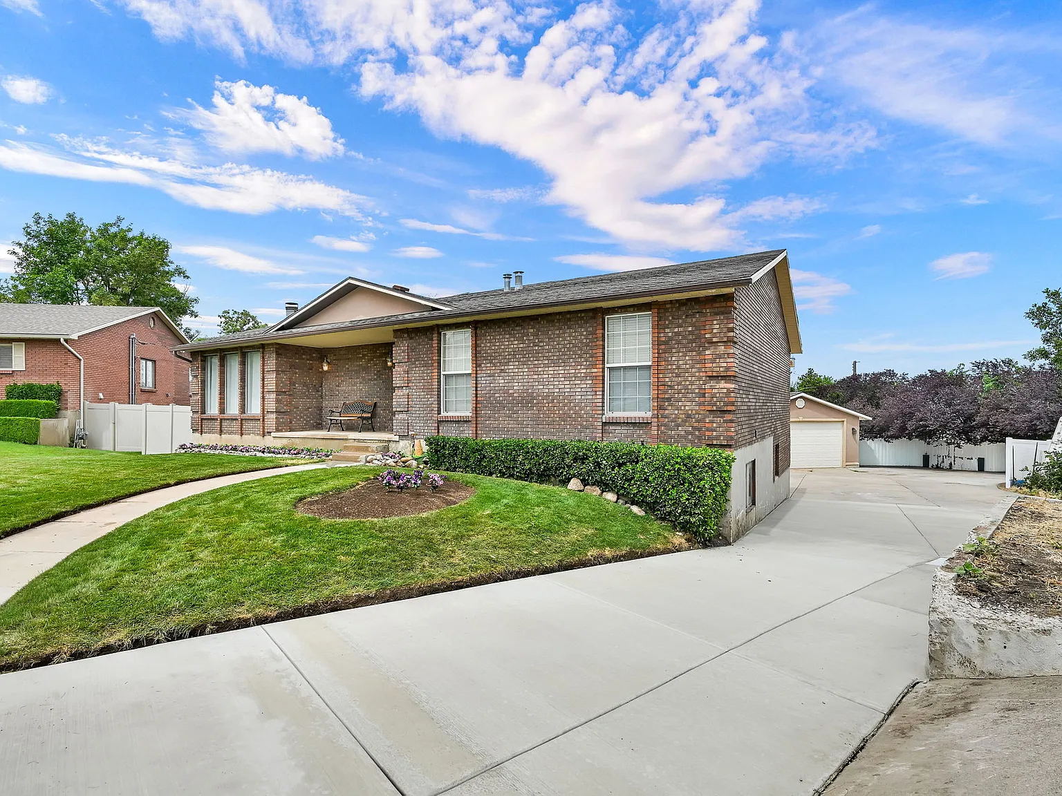 6 Bedroom Bountiful Home! — Photo 3