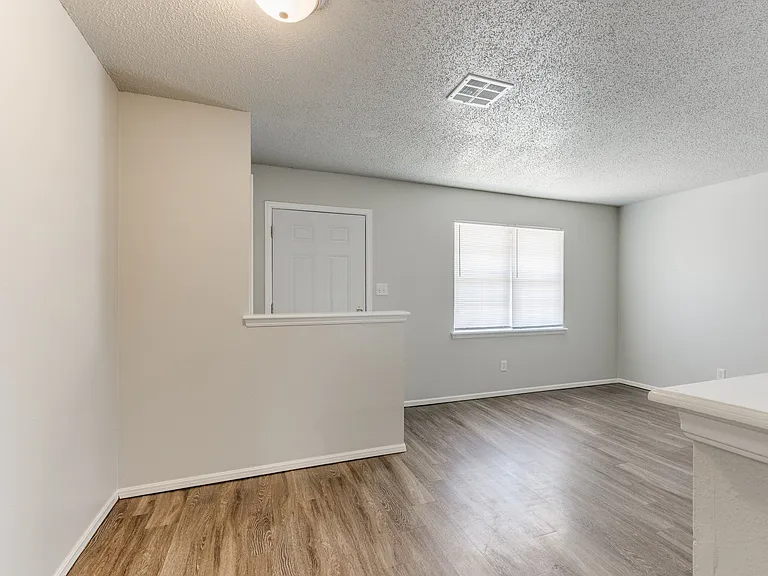 1610 Southern Heights Ave — Photo 2