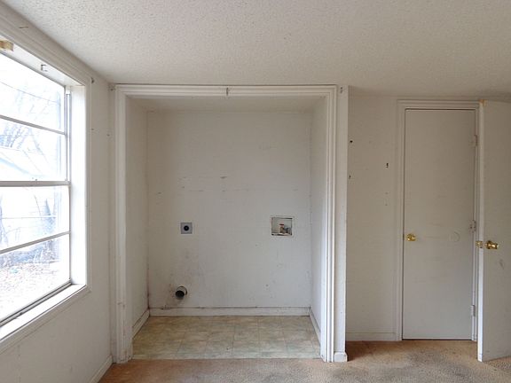 2nd image of 2121 San Antonio St