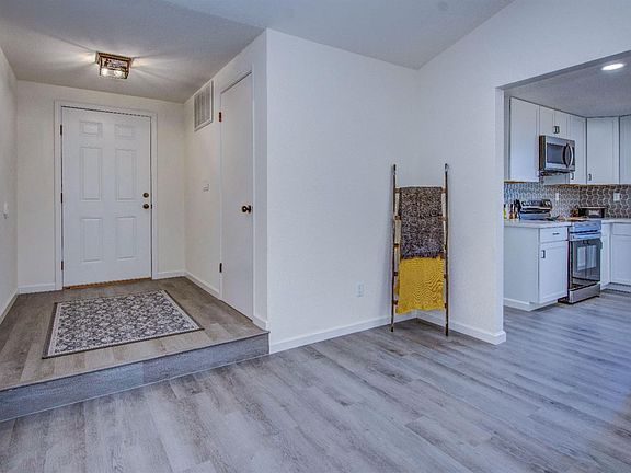 3rd image of 432 Phoenix Cir