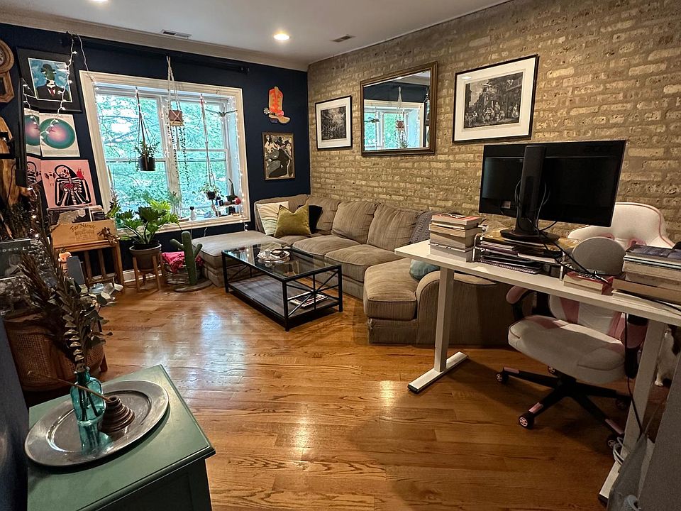 1st image of 3210 W Berwyn Ave APT 1E