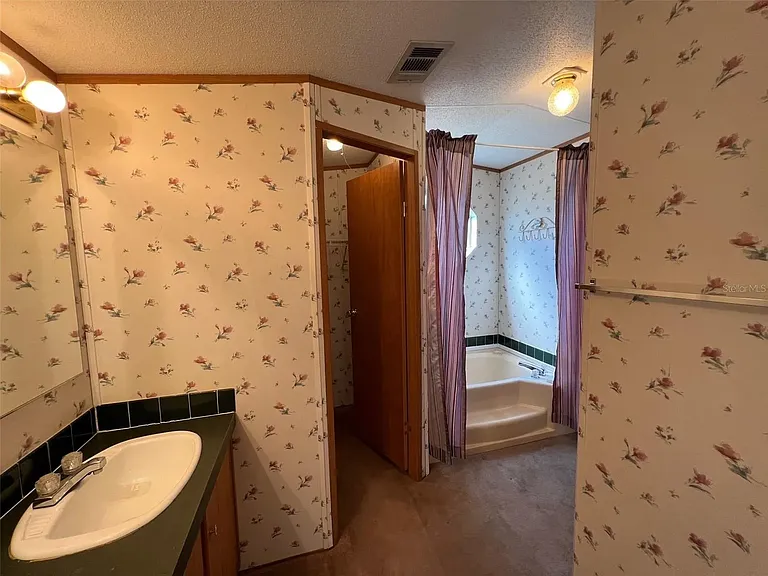 10429 Hudson Ave — Photo 18