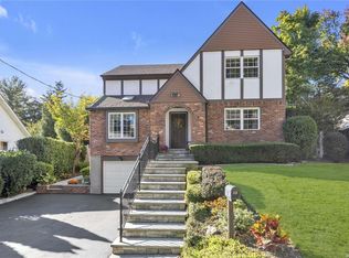13 Cedar Ln, Glen Head, NY 11545