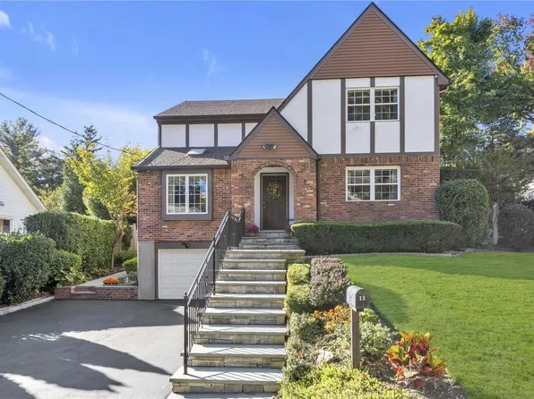 13 Cedar Lane, Glen Head, NY 11545