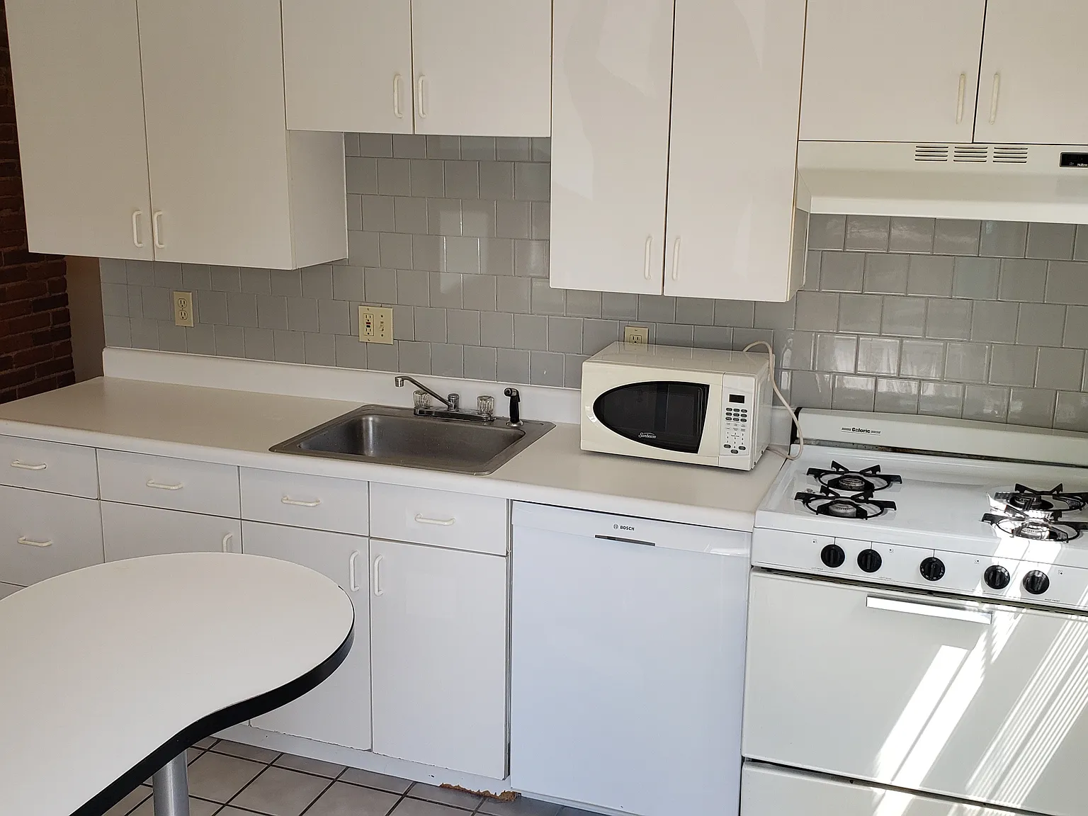 1 bed, 800 sqft, $1,395 — Photo 2