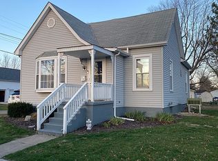 714 S 4th St, Carrollton, IL 62016