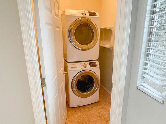 4th image of 5532 W Saint Anne Ave