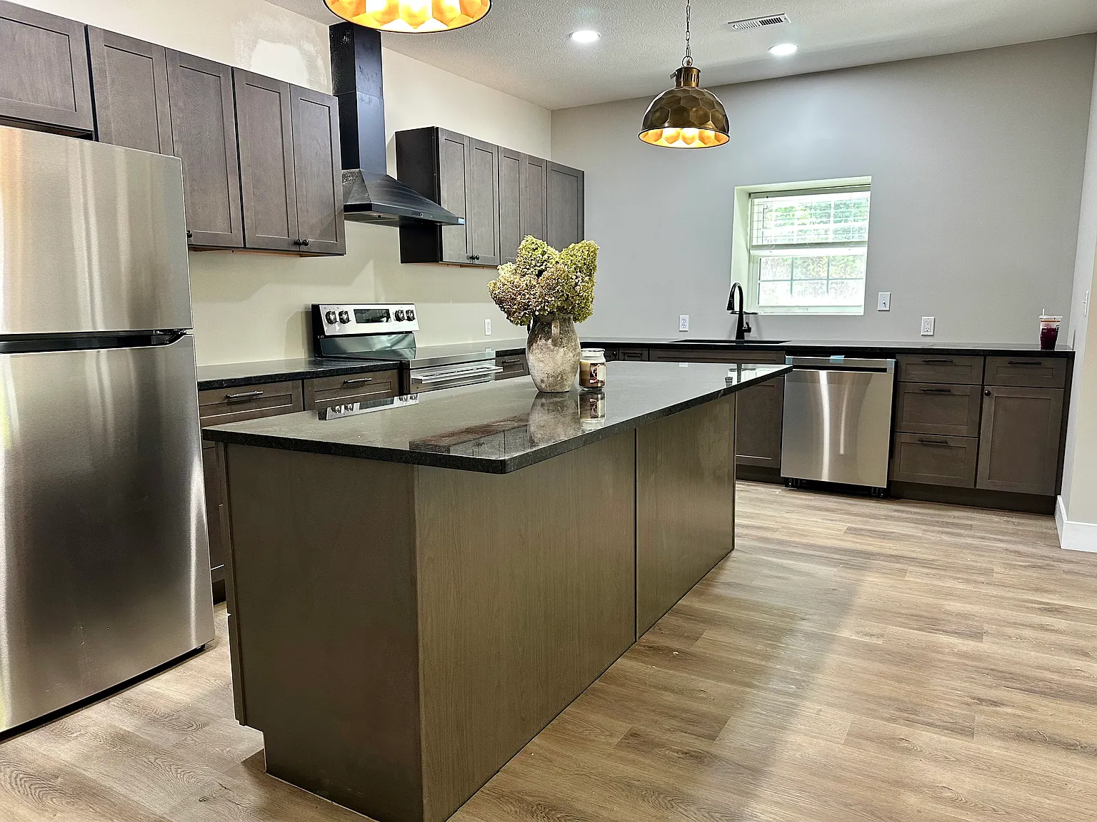 2 bed, 1100 sqft, $1,900 — Photo 4