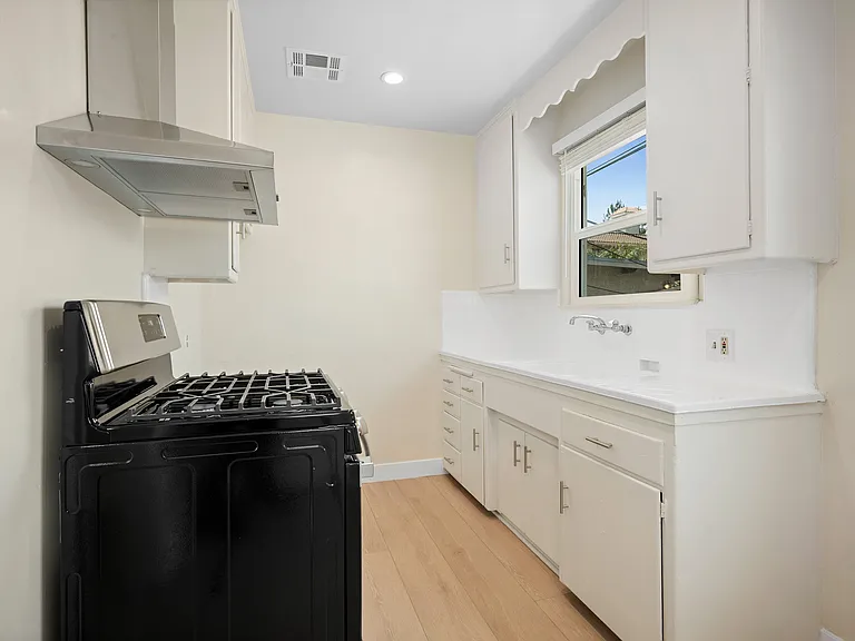 1009 W Angeleno Ave #202 — Photo 9