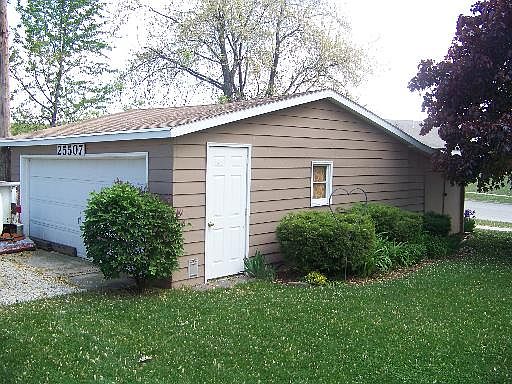 3rd image of 25507 W Theodore St