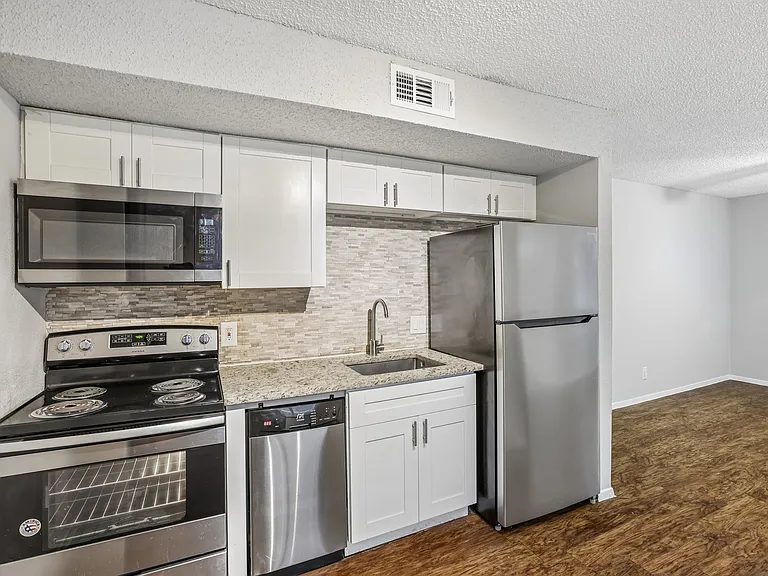 Lamar Place Apartments — Photo 73
