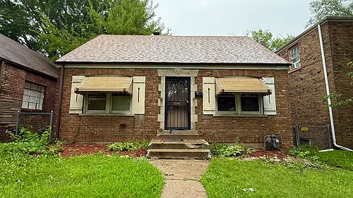 14135 S La Salle St Photo 1