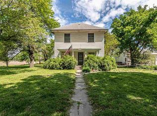 18125 Valley Rd, Wamego, KS 66547