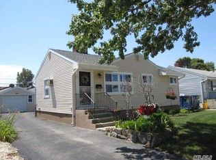 73 Tyler St, Freeport, NY 11520
